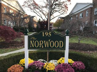 195 N Village Ave APT 25D, Rockville Centre, NY 11570