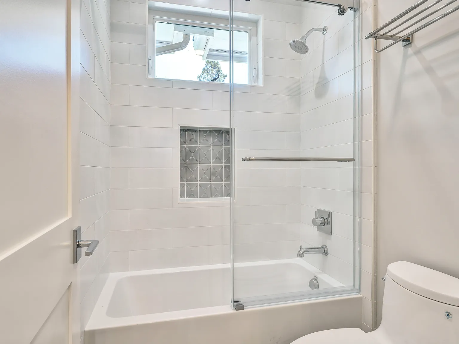 5 bed, 4.5 bath, 3093 sqft, $11,500 — Photo 4