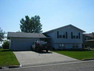 242 Renee Dr, Beulah, ND, 58523