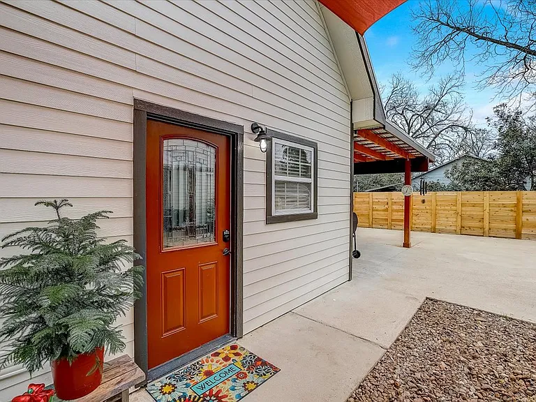 1603B Wilson St — Photo 36