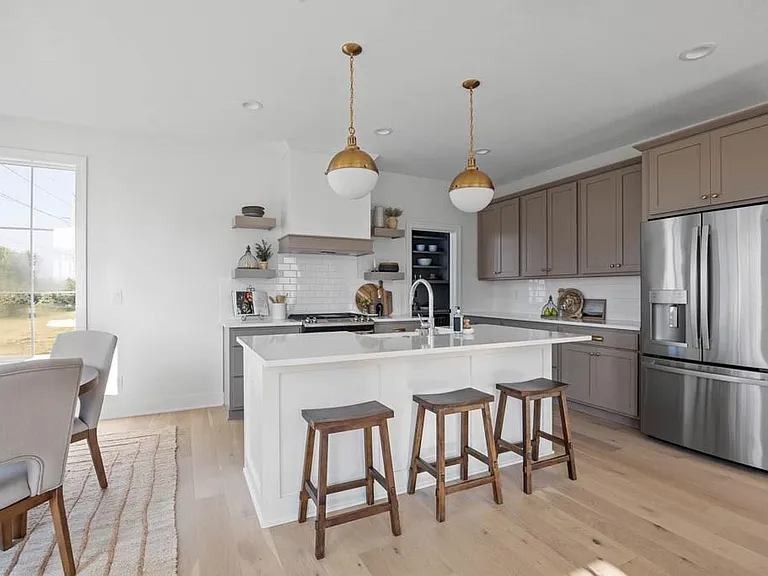 16898 Madison Cir — Photo 3