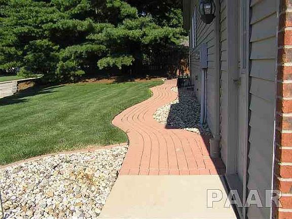3rd image of 1043 W Tall Oaks Ct
