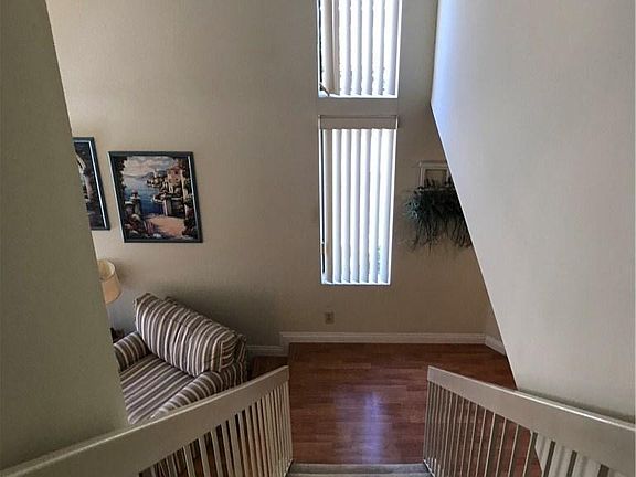 5th image of 378 Deerfield Ave