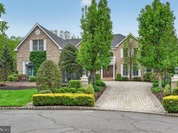 14 Baltusrol Ter, Moorestown, NJ 08057