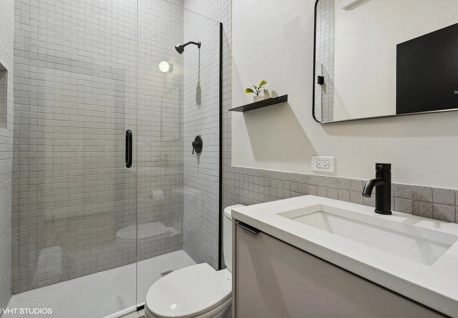 2003 N California Ave — Photo 4