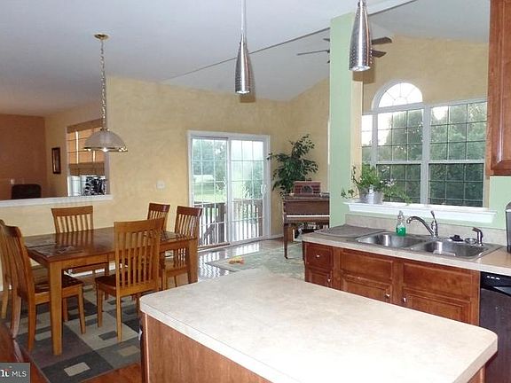 5th image of 525 Saxon Dr