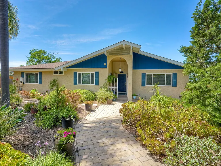 529 Vale View Dr — Photo 1