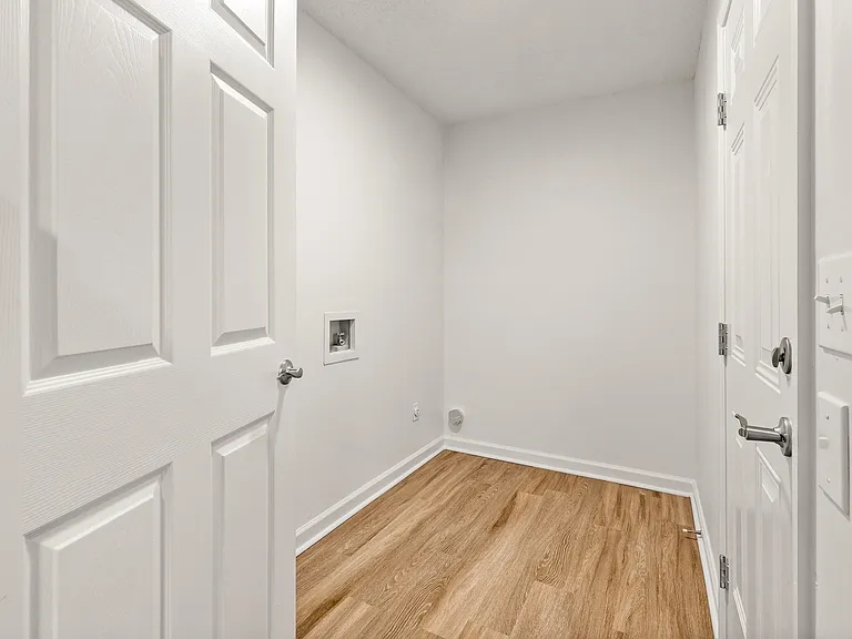 Harbour Lake Apartments — Photo 10