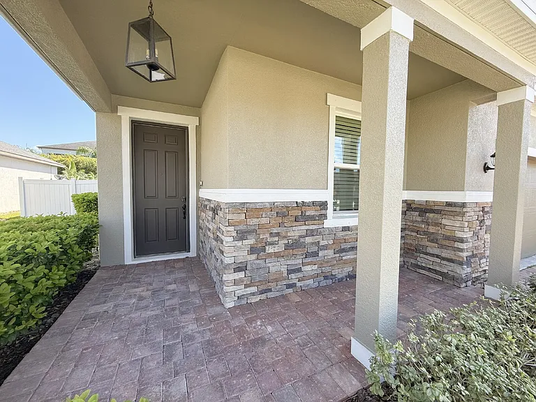 1946 Hidden Springs Dr — Photo 2