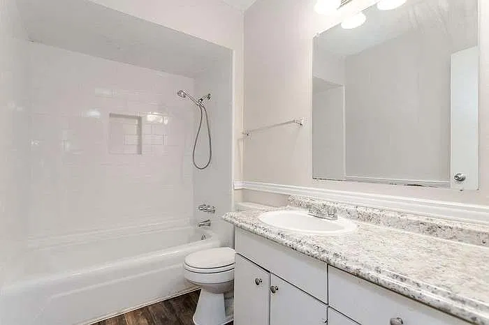 2 bed, 1037 sqft, $1,745 — Photo 2