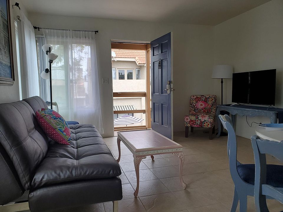 1st image of 817 1/2 Island Ct #3