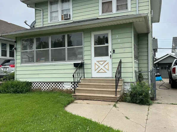 2868 Whitmore St, Omaha, NE 68112