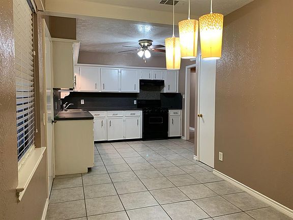 5th image of 3017 Thornwood Dr