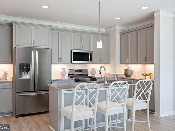 2nd image of 399 Heritage Shores Cir