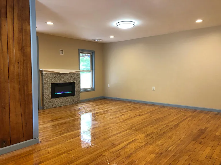 120 Market St — Photo 2