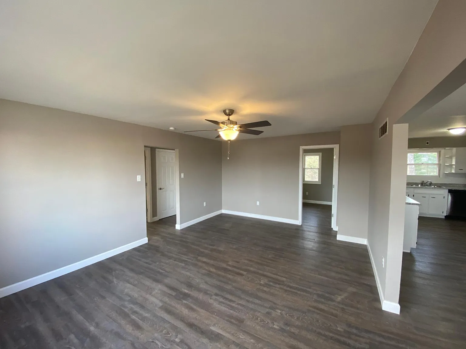 3 bed, 1.5 bath, 1340 sqft, $2,200 — Photo 4