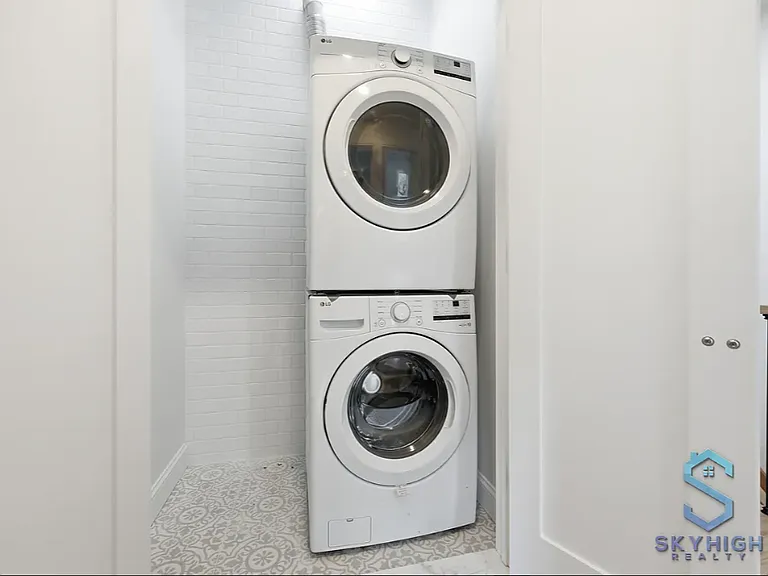 594 Van Buren St #TOWN — Photo 17