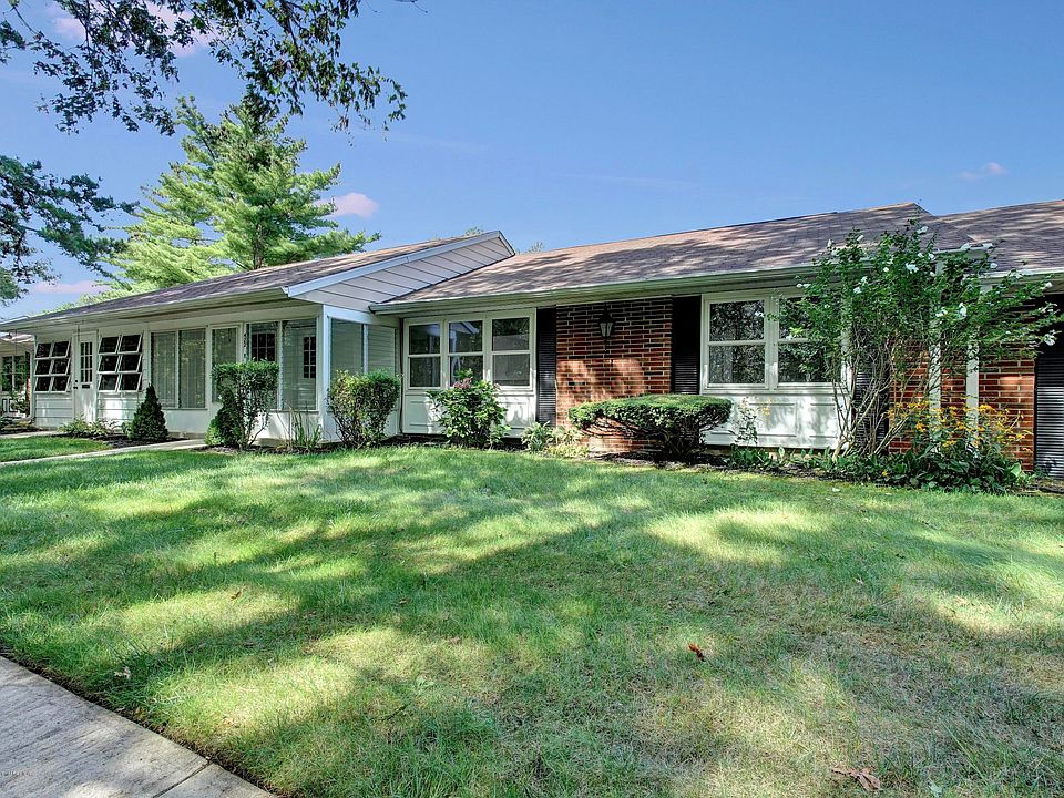 1st image of 422B Chatham Ct #1002