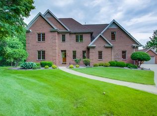 W248S6355 Mark Trl, Waukesha, WI 53189