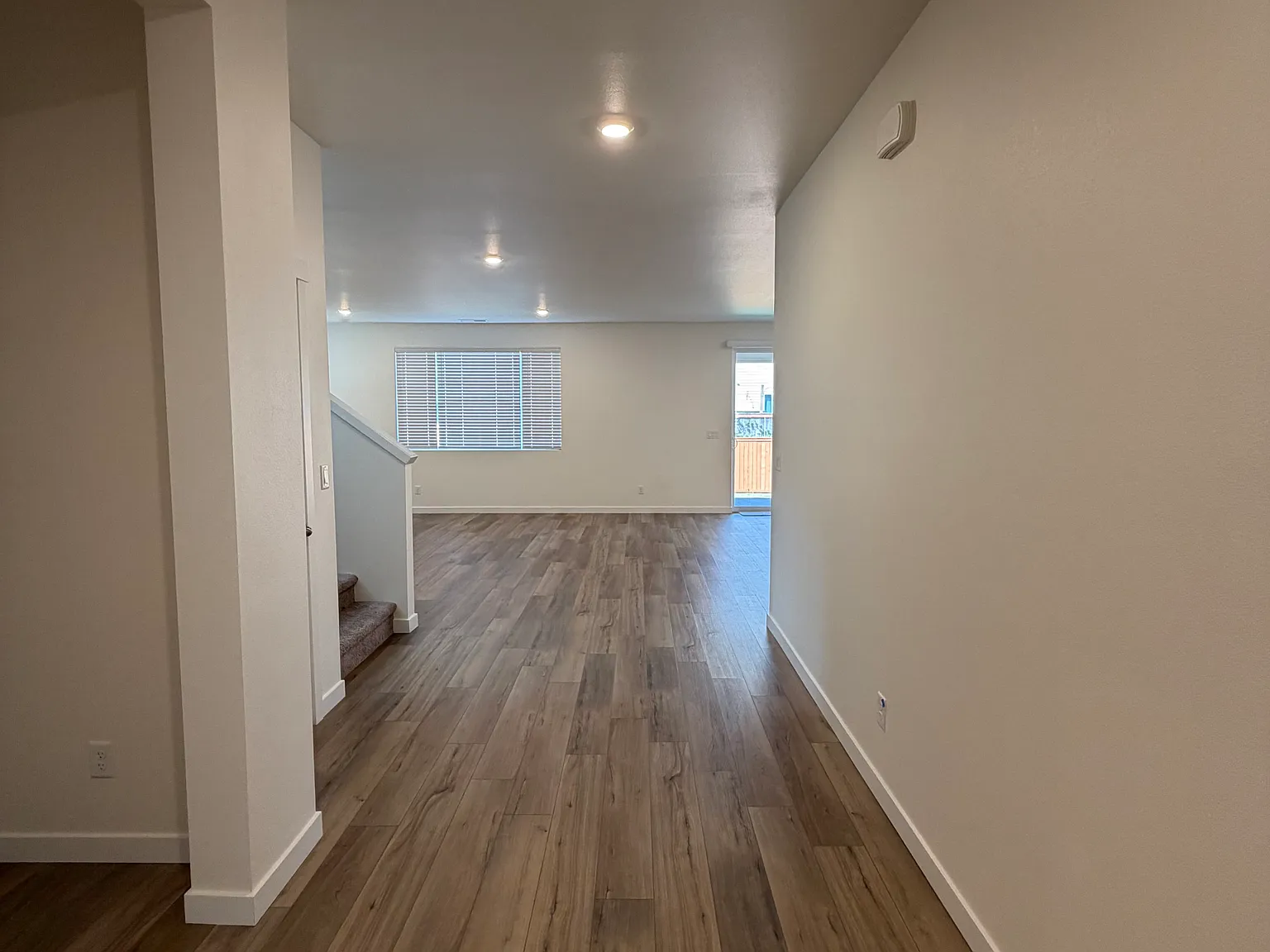 5 bed, 2745 sqft, $3,900 — Photo 2