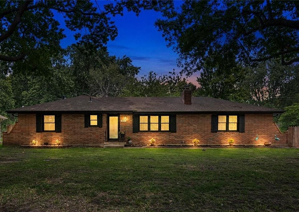 1st image of 200 SW 20th Ter