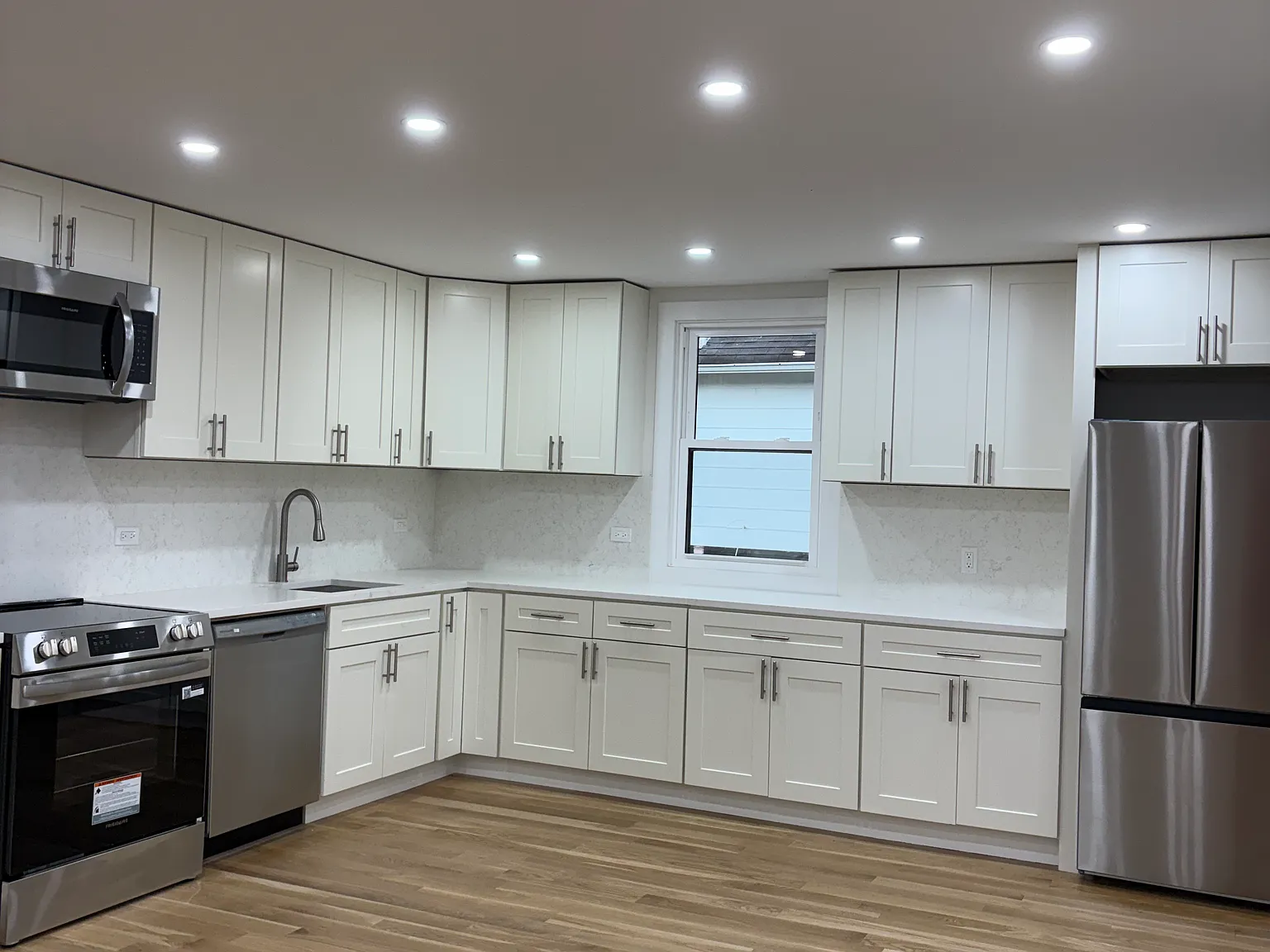 2 bed, 800 sqft, $3,400 — Photo 2