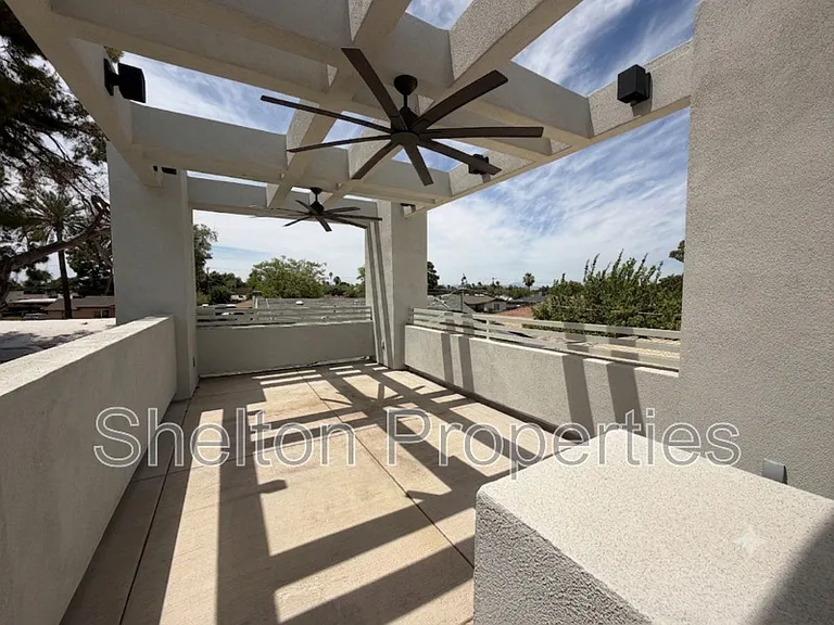 2514 E Fairmount Ave — Photo 42