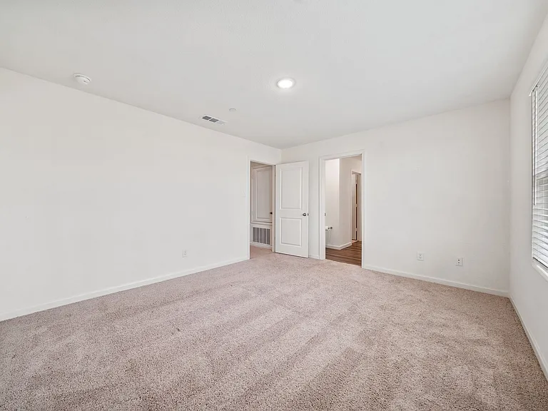 233 Berthe Ct — Photo 32