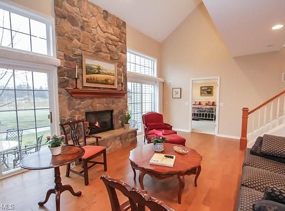 4th image of 475 Stirling Dr