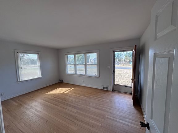 4th image of 2235 Darwick Rd