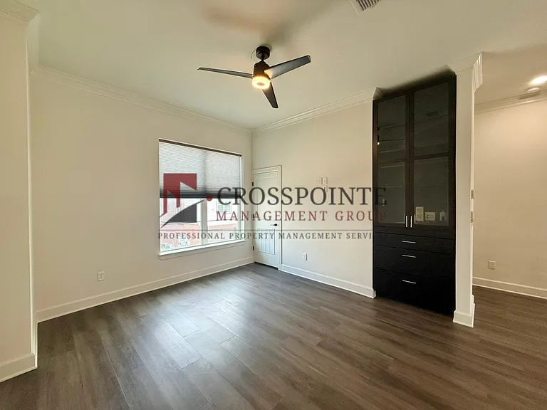 548 W Erwin St — Photo 9