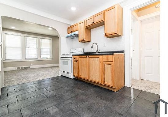 3rd image of 15354 Turner St #1