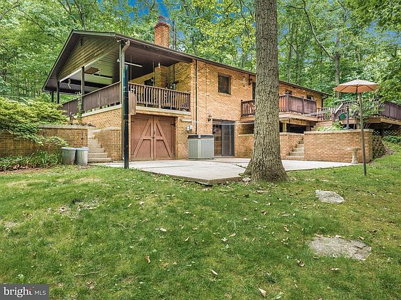 3rd image of 6209 White Oak Dr