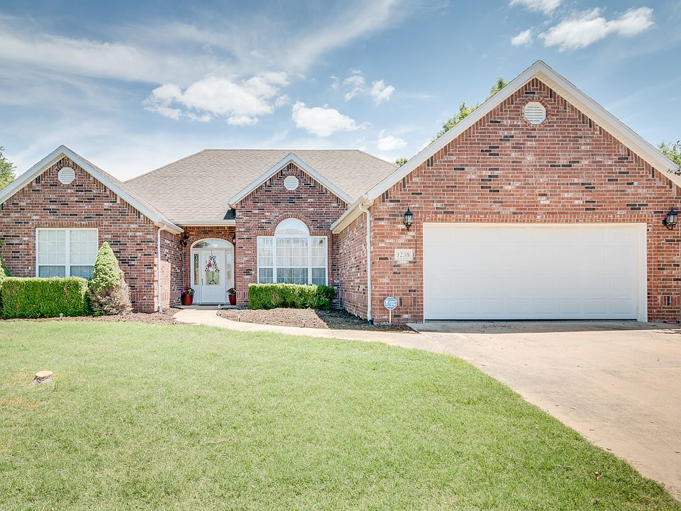 1st image of 1238 S Saint Andrews Cir