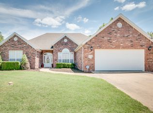 1238 S Saint Andrews Cir, Fayetteville, AR 72701