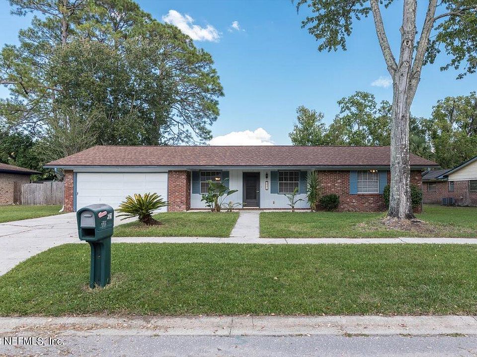 1st image of 221 QUINCE Court