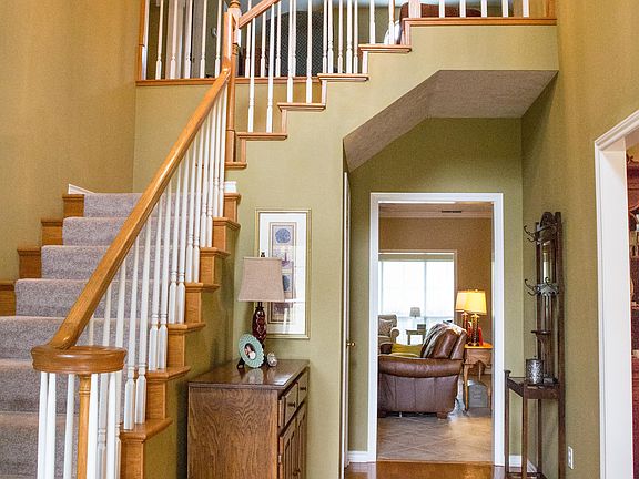 2 level entry with hardwoods