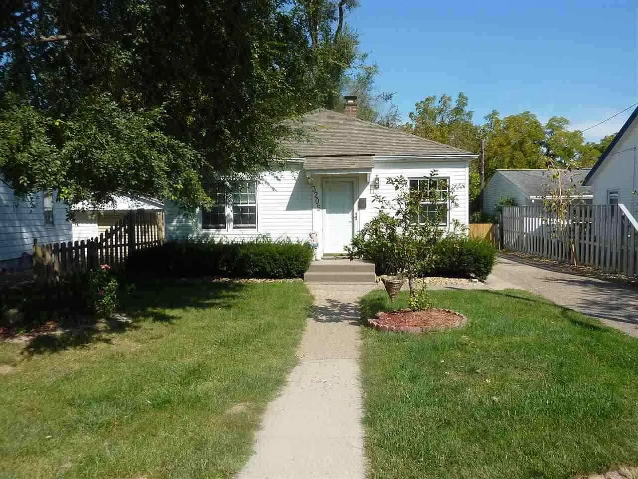 3205 26th St photo 1