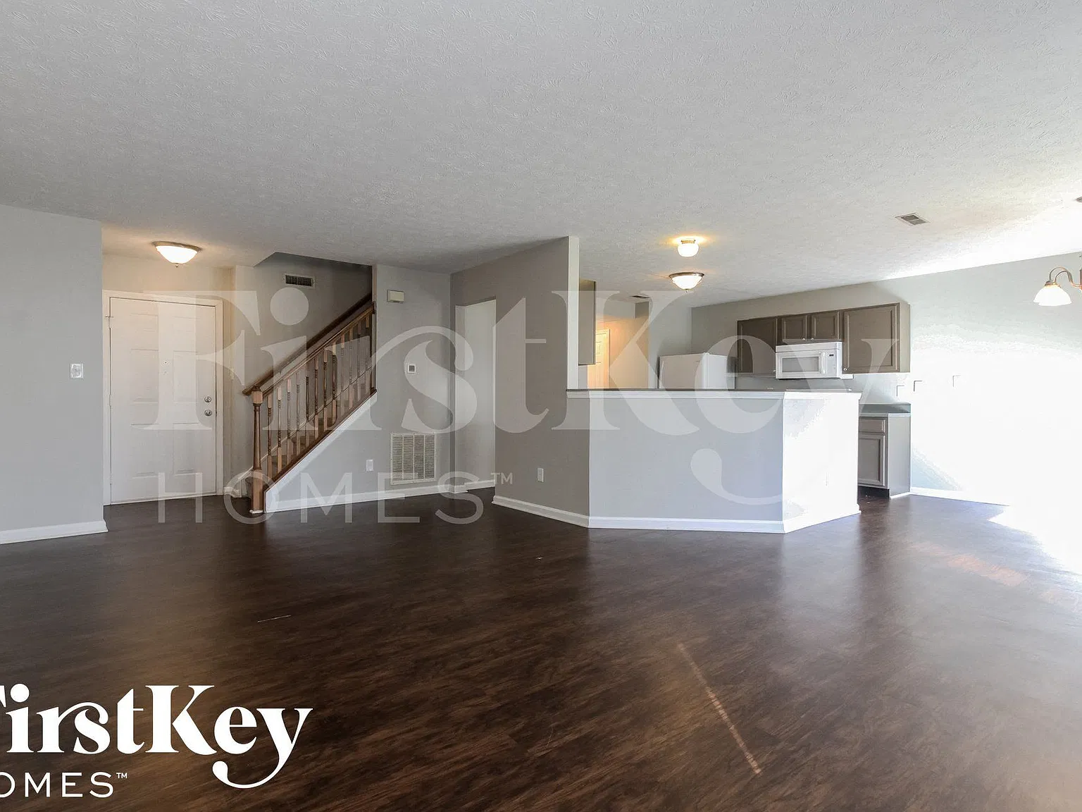 3 bed, 2.5 bath, 1772 sqft, $2,040 — Photo 2