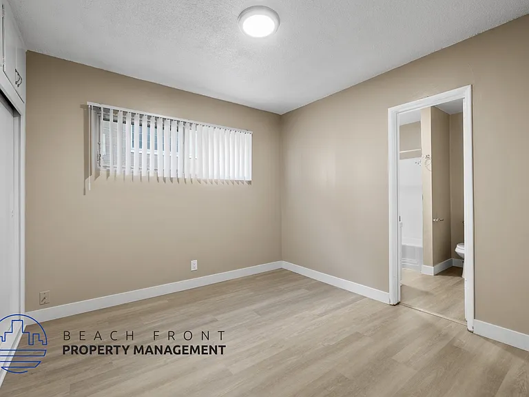12726 S Truro Ave — Photo 14