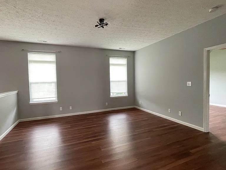 362 Chapelhill Dr — Photo 4