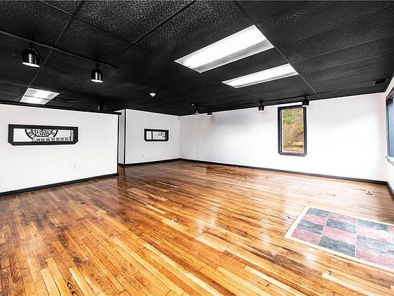 4th image of 120 Danielson Pike