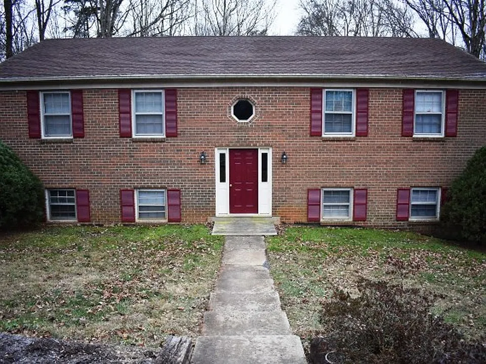 154 Lee Pl