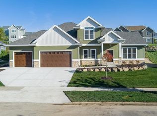 1113 N Division St, Waunakee, WI 53597