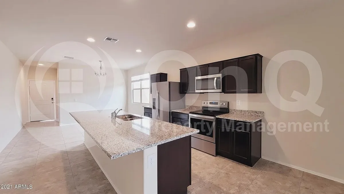 4 bed, 2.0 bath, 1716 sqft, $1,699 — Photo 3