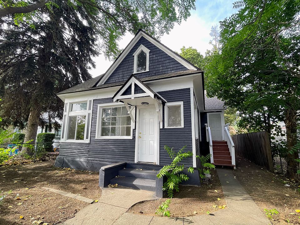 In this thoroughly renovated ground floor unit, there is even a remodeled kitchen!