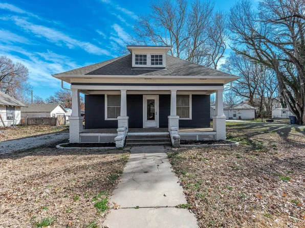 209 S 8th St, Conway Springs, KS 67031