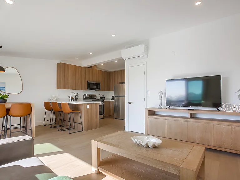 510 Nautilus St #1 — Photo 8