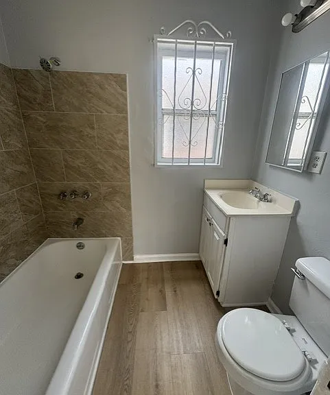 1030 W 94th St #2 — Photo 10