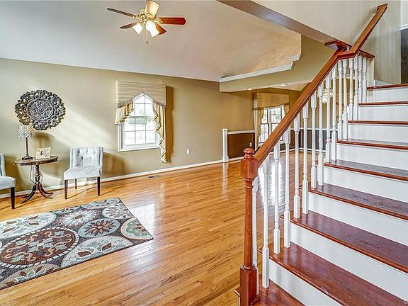3rd image of 6427 Cookes Farm Dr
